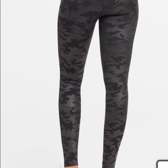 SPANX CAMO LOOK AT ME NOW SEAMLESS LEGGINGS - Picture 5 of 13